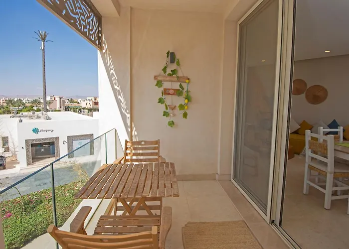 Ollystays Mangroovy 1br, Walk To & Pool Free Access Apartment